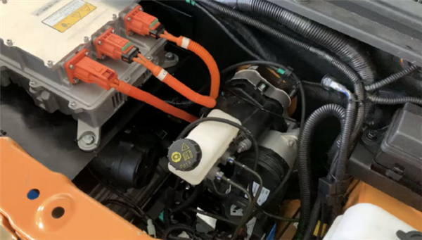 搭载增程动力 续航400km!宝骏悦也五门车型谍照曝光