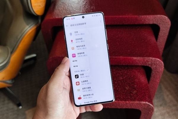高下立判!一加12与iPhone屏幕对比