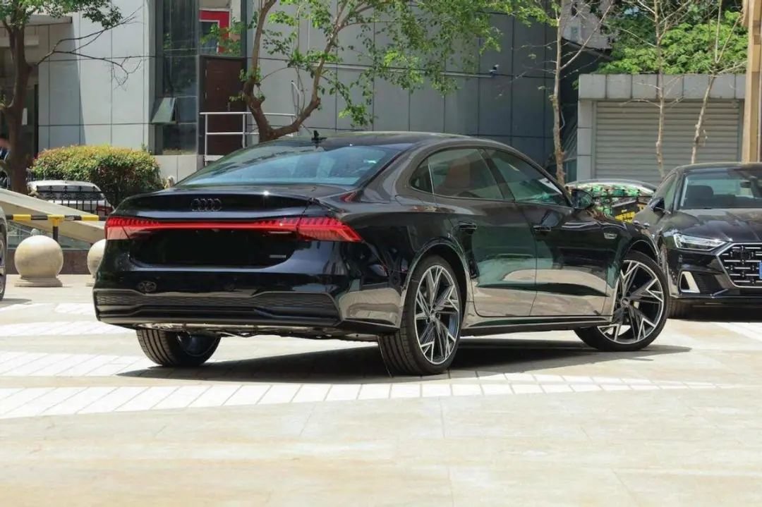 解读奥迪a7l车长超5米入门245马力比a6l亲民到底香不香