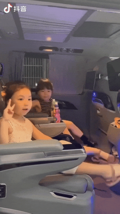 还记得韩国表情包小女孩黄河温吗?长这么大了? 还记得韩国表情包小女孩黄河温吗?长这么大了?