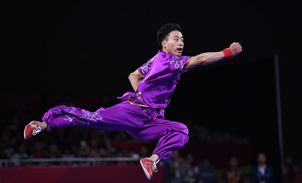 2018年8月19日,中国选手孙培原在比赛中。当日,在第18届亚运会武术男子长拳决赛中,中国选手孙培原获得冠军。新华社记者 潘昱龙 摄