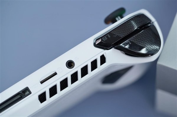 掌上爽玩3A大作!华硕ROG Ally游戏掌机图赏