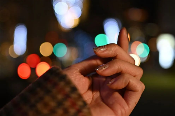 2099元!尼康尼克尔Z DX 24mm f/1.7正式发布:夜拍画质绝