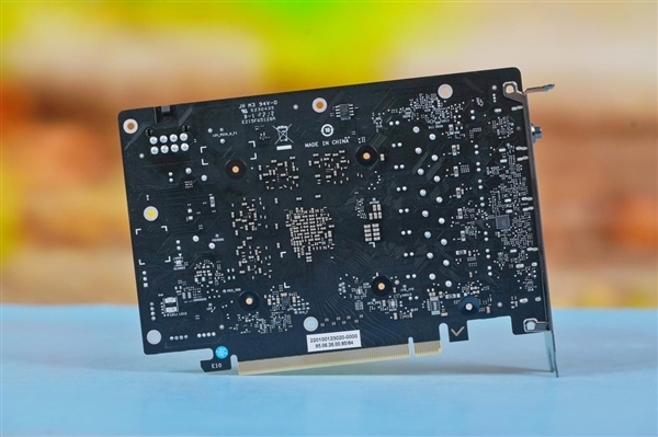 单风扇极简风!七彩虹iGame RTX 4060 Ti Mini OC 8GB显卡图赏