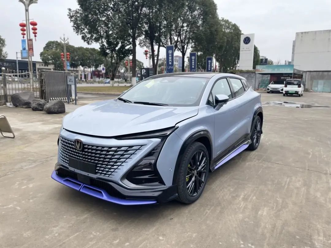 内饰采用全新设计2023款长安unit到店实拍图曝光