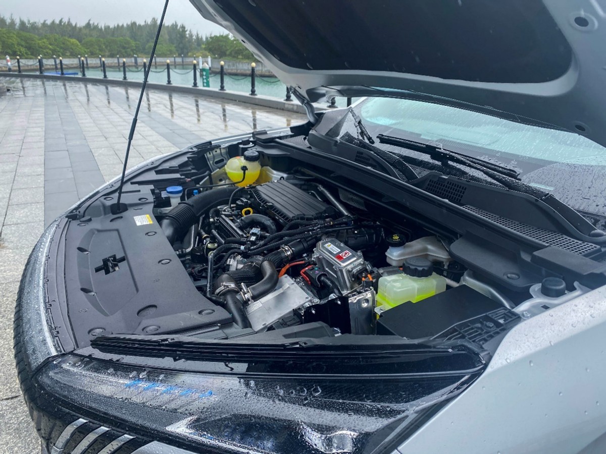 油耗低性能强 比插混划算 东风风神皓瀚DH-i试驾体验