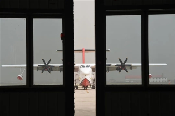 中国首款大型水陆两栖飞机:四架齐聚!