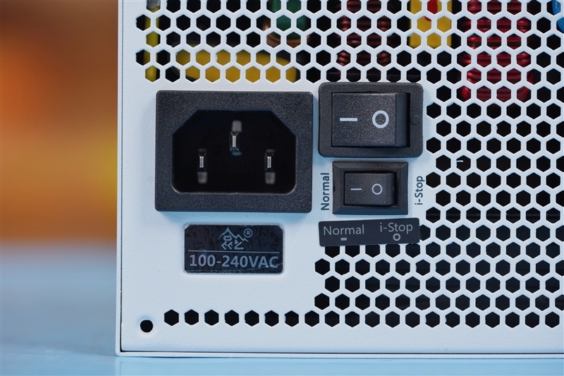 全白颜值 更有性价比!鑫谷昆仑MU-1000G冰山版电源评测:12V满载偏移仅有0.13%