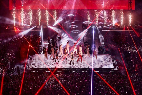 逾万BLINKS一同沉醉于BLACKPINK的精彩演出。