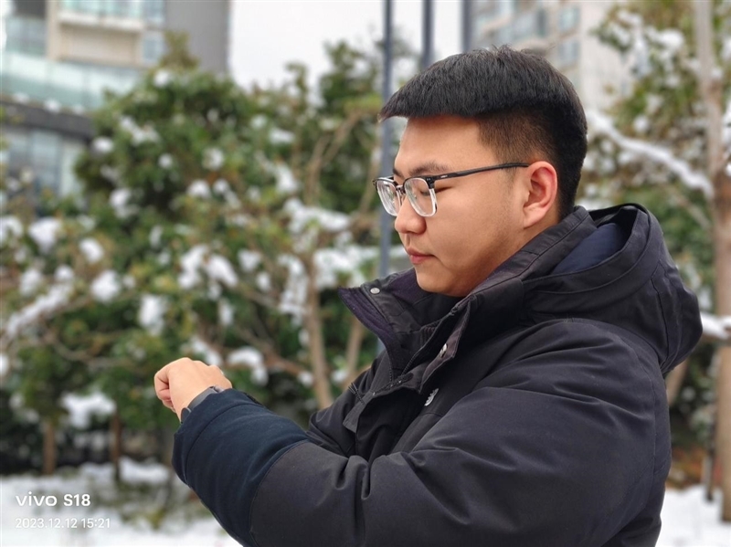 8mm机身下的续航王者!vivo S18评测:5000mAh超薄蓝海电池 轻松用一天半