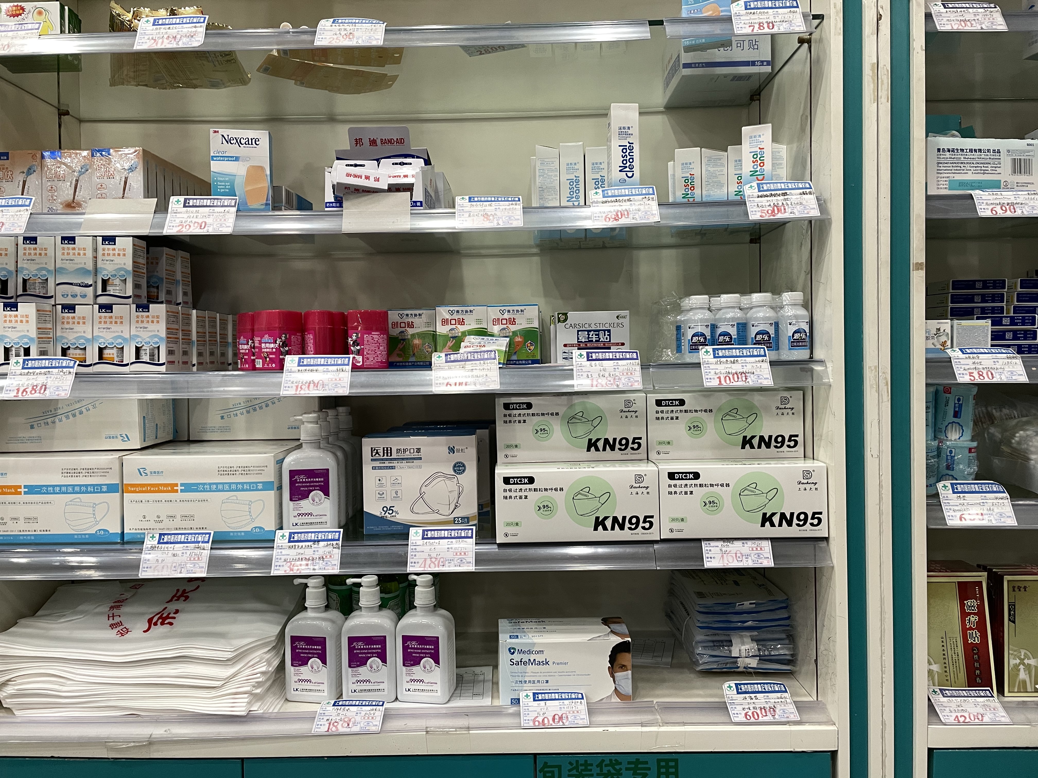 余天成堂药店的药品、物资供应充足。澎湃新闻记者 徐祯曜 图