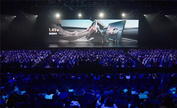 小米汽车智能座舱公布:翻转式仪表屏、座椅可挂载平板电脑