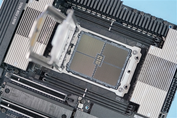 36相极致供电!华硕Pro WS TRX50-SAGE WIFI主板图赏