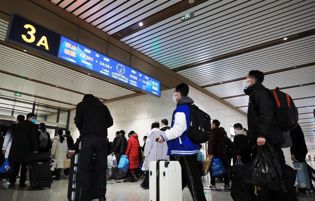 铁路旅客返乡(网络截图)
