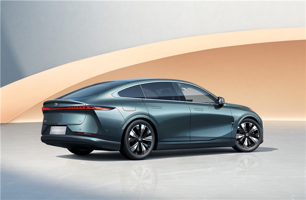 合资中型轿车雪上加霜!长安启源A07更多官图发布:灰色真高级