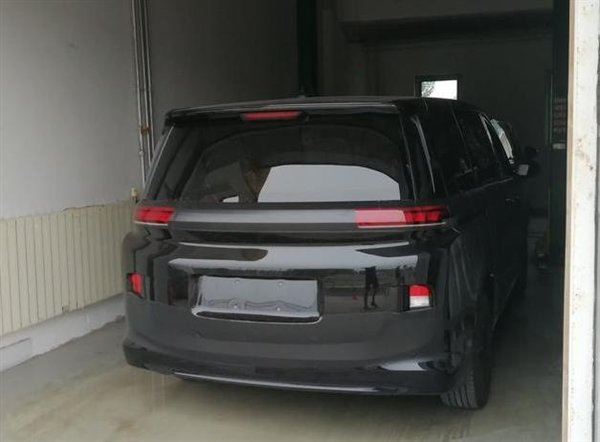 500km续航纯电MPV!李想首曝网约车D1 Plus:项目被叫停太遗憾