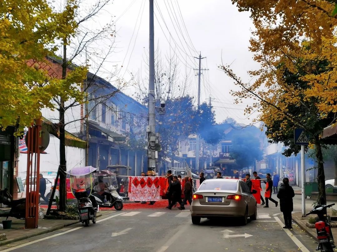 中国式婚姻,有很多不易撼动的习俗。/图虫创意