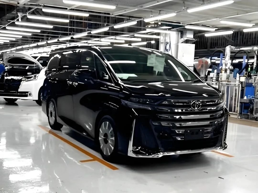 撞脸凌派新一代丰田埃尔法威尔法谍照曝光长这样能大卖吗