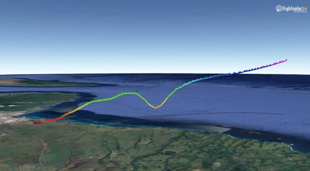 通过ADSB数据还原的飞行曲轨迹，这个底部接近海平面的深V轨迹真是让人背后发凉