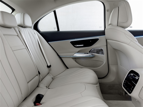 轴距加长13.3厘米!全新奔驰E级长轴版即将上市:预售45万起