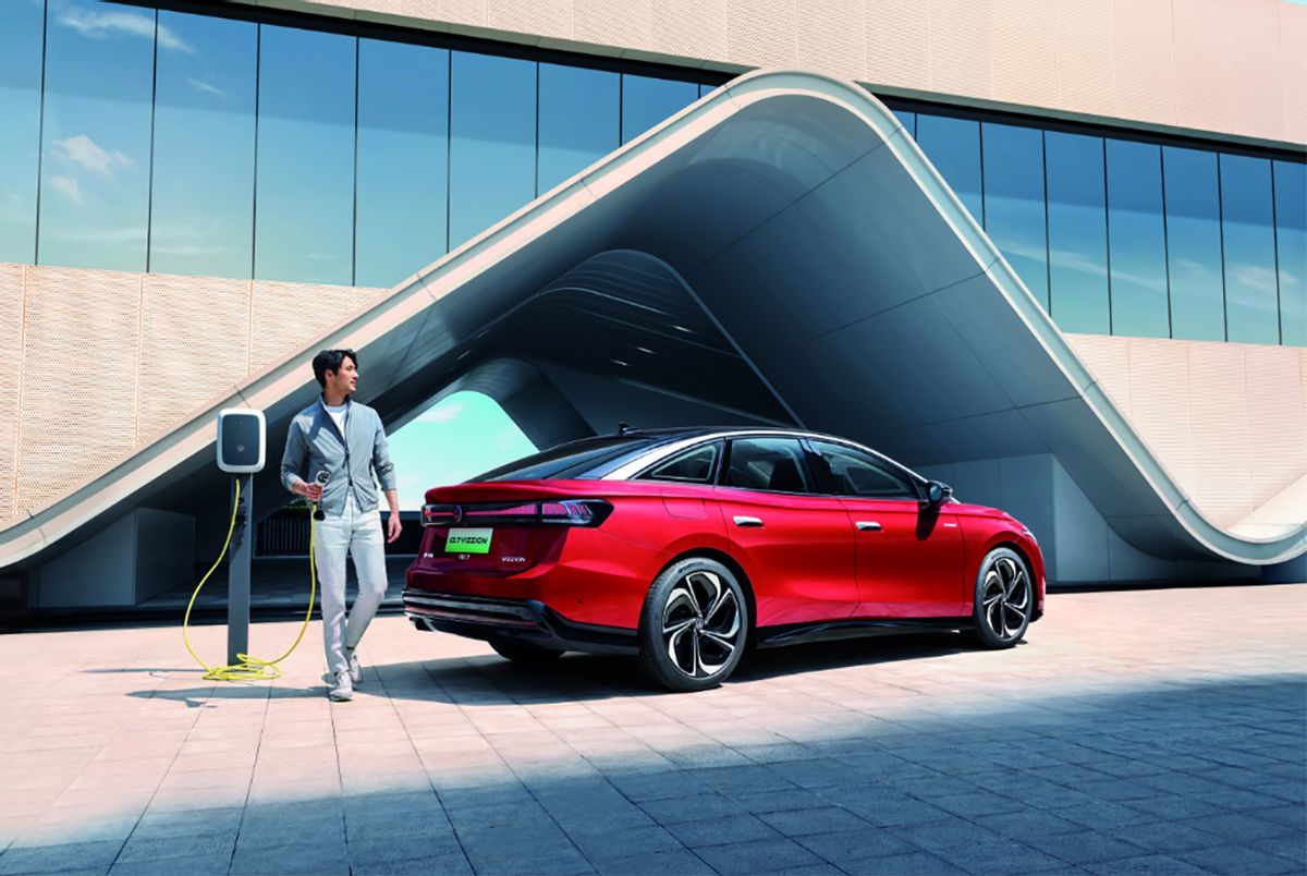 轴距比汉EV长,配置比Model 3高,大众ID.7 VIZZION哪款值得买?