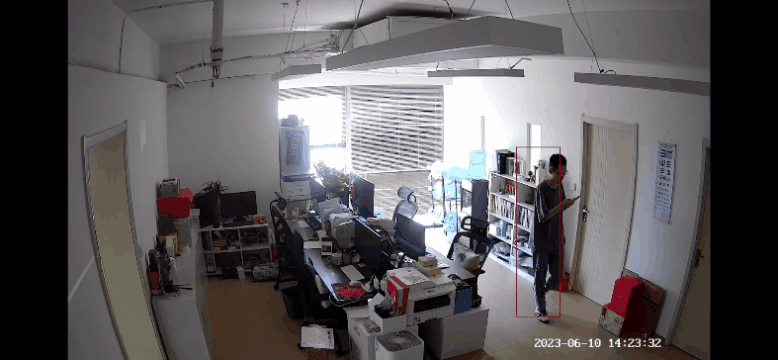 有灯座就能装 看家护院很省心!萤石C8b-4G版智能家居摄像机评测