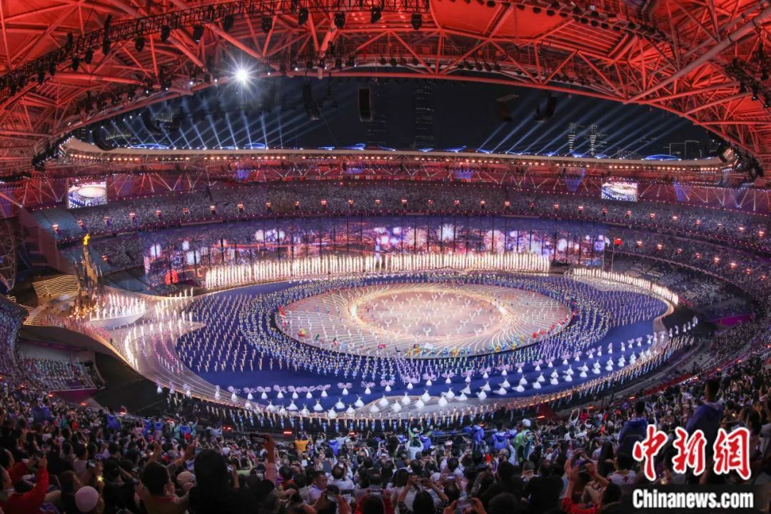 2023年9月23日晚，杭州第19届亚运会开幕式在浙江杭州奥体中心体育场举行。泱波 摄