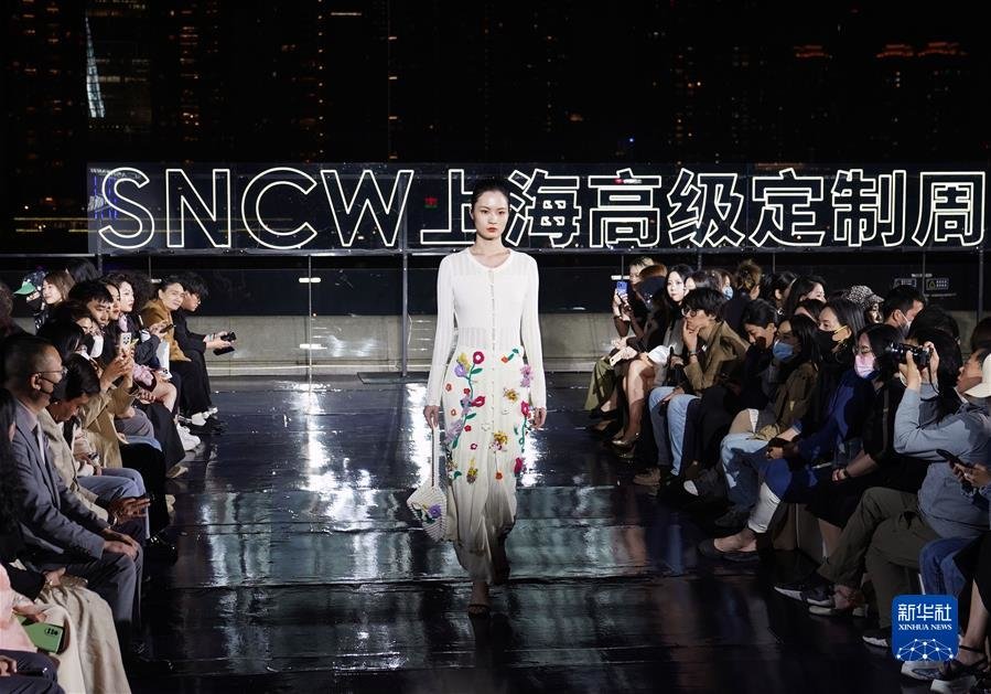 (经济)(5)第十二届上海高定周举行开幕秀