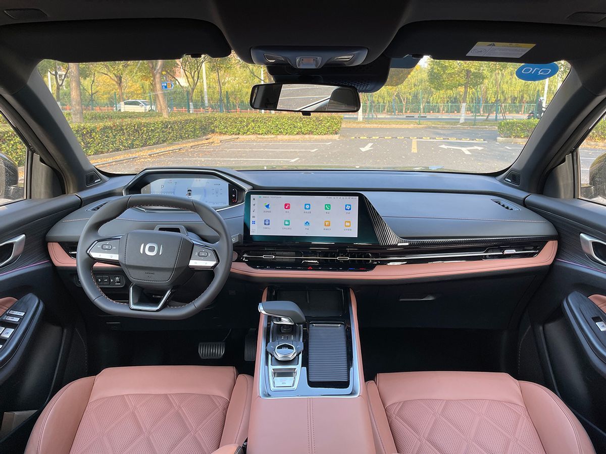 售价11.99万元起,搭插混动力,纯电续航最长125km,启源Q05实拍