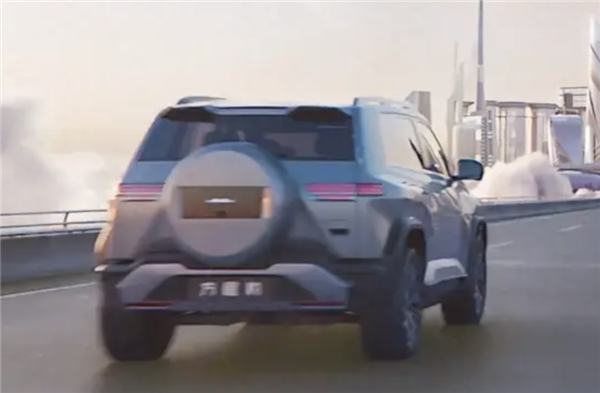 比亚迪新车曝光!迷你版硬派越野亮相街头 疑似方程豹豹3