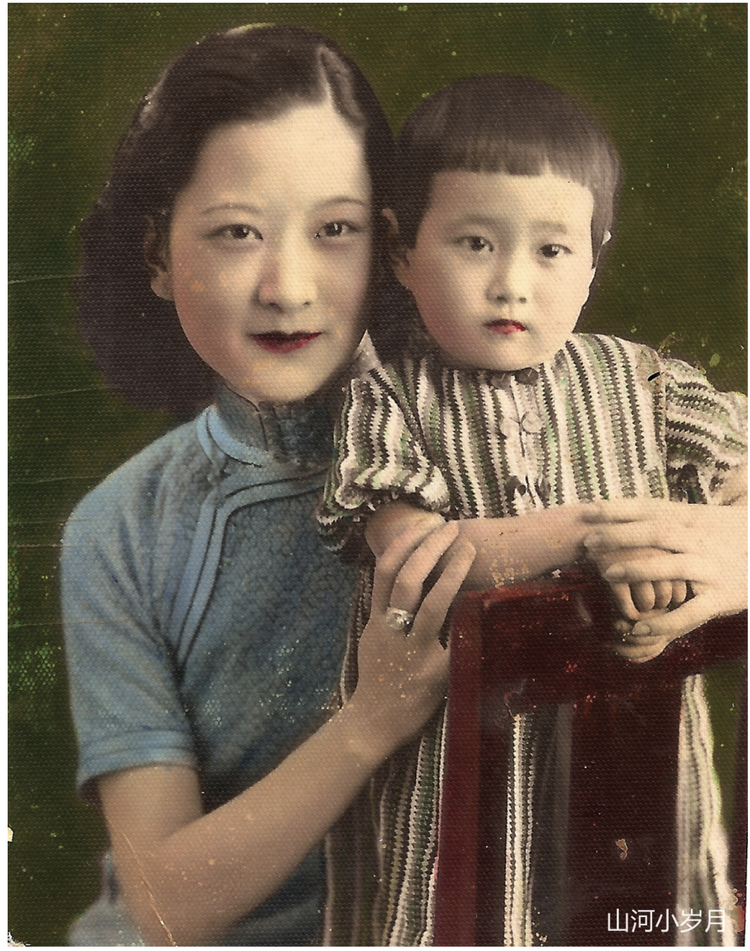 1934年，费宝树和三女儿孙树莹，图片来源：《Remembering Shanghai》