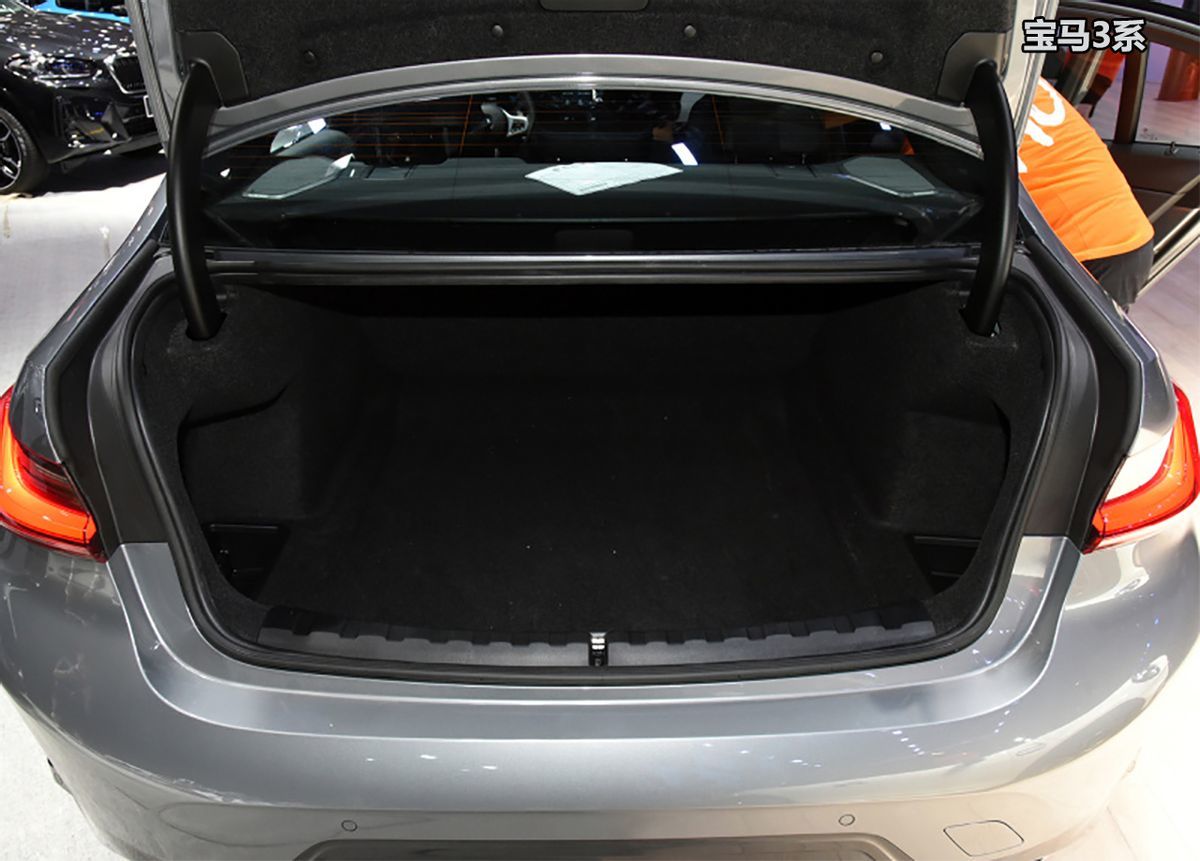 谁是更运动的豪华中级车?沃尔沃S60对比宝马3系