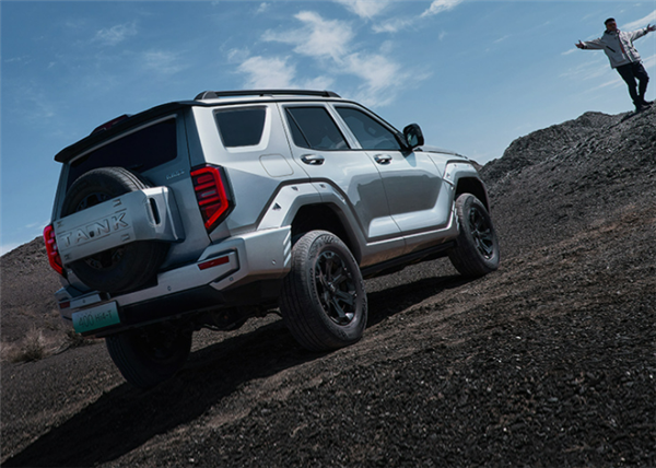 比坦克300硬核十倍!坦克400Hi4-T开启预售:仅28.5万起售