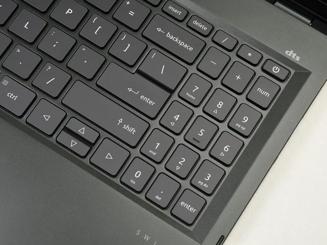 AMD锐龙7 7840U助力AI 多核性能提升20% 宏碁传奇Edge 16评测