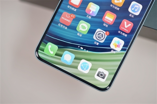 三挖孔前所未有!华为Mate 60 Pro雅川青图赏