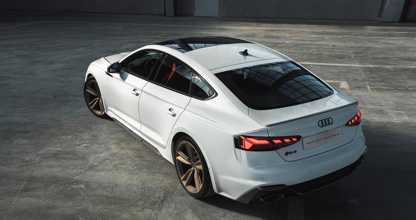 这套内饰准备传几年?2023款奥迪RS 5上市 两门比四门贵2.2万