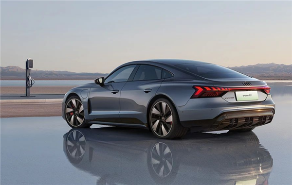家族最帅纯电跑车!奥迪e-tron GT上市:售99.98万限量20台