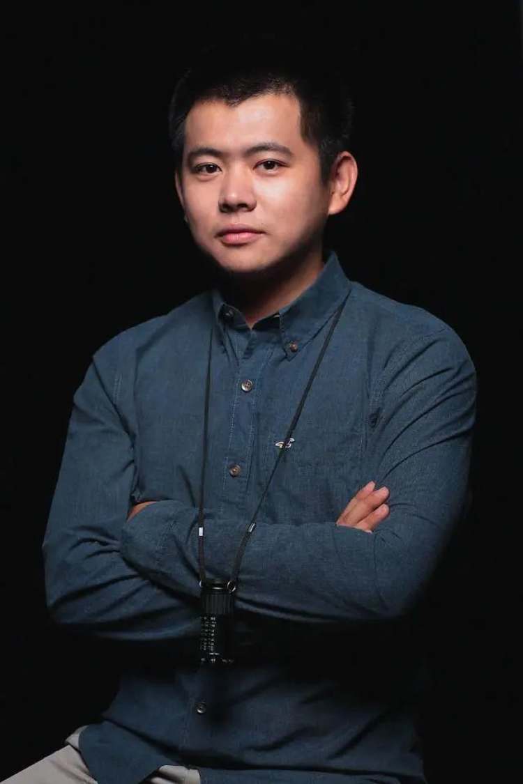 导演魏书钧：在缝隙中拍出生活的无力和荒诞_凤凰网