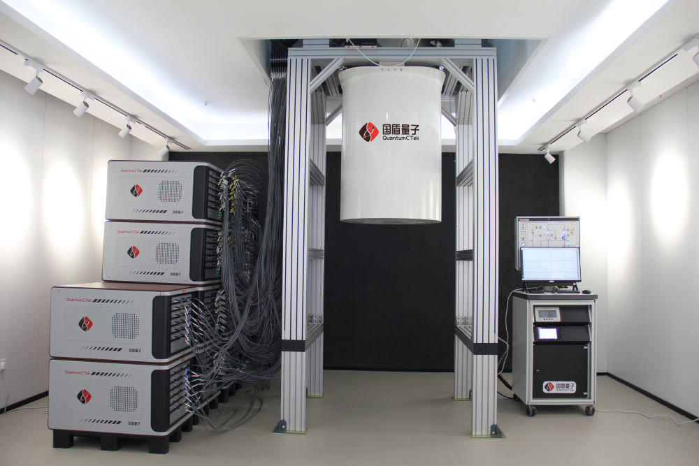 科大国盾量子技术有限公司展厅内展出的“祖冲之二号”同款超导量子计算机（2023年4月7日摄）。新华社发