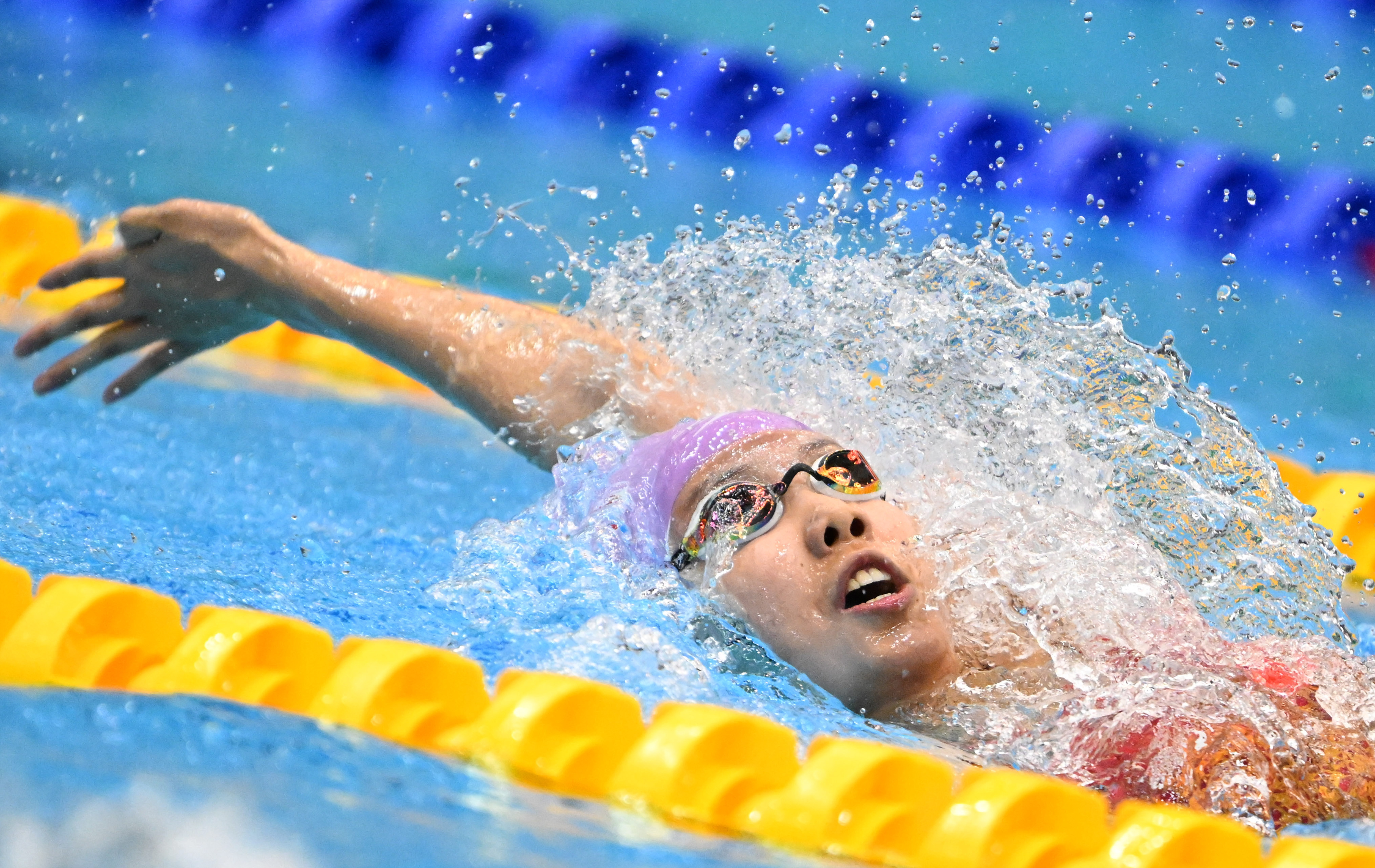 7月28日，彭旭玮在200米仰泳半决赛中。新华社记者夏一方摄