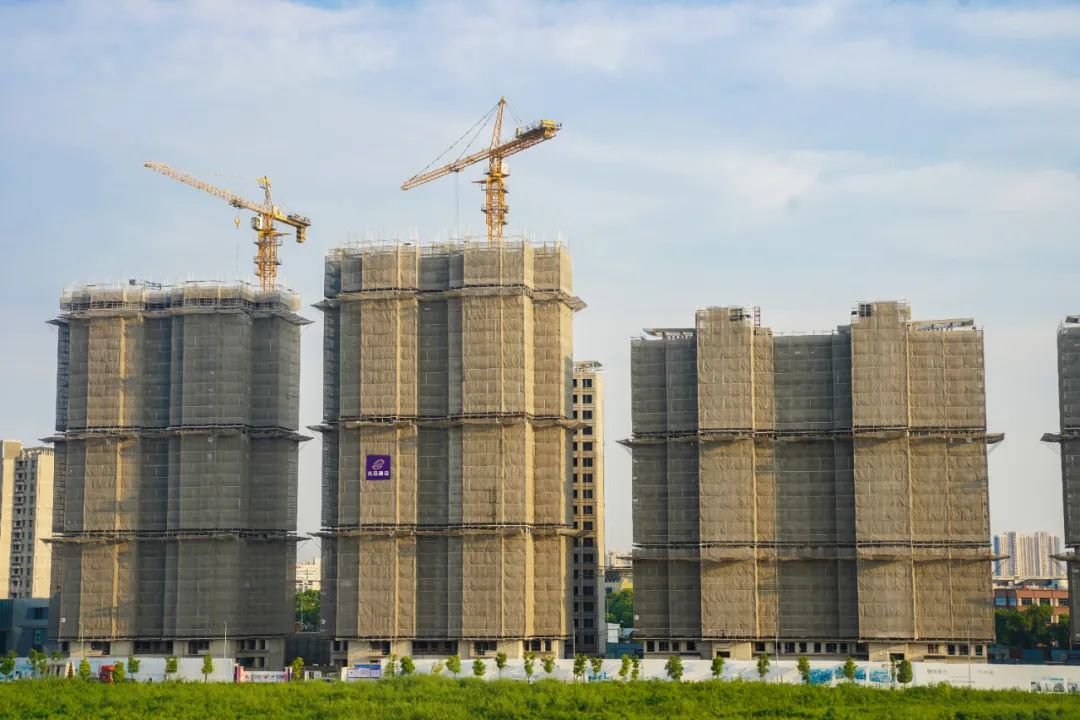 嘉定区曾一度流传有烂尾风险的热门楼盘,在2022年年中宣布复工。