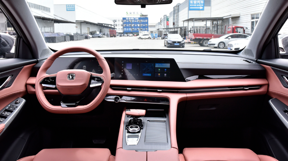 高品质紧凑型SUV,长安CS75 PLUS 对比吉利博越L,谁更值得买!