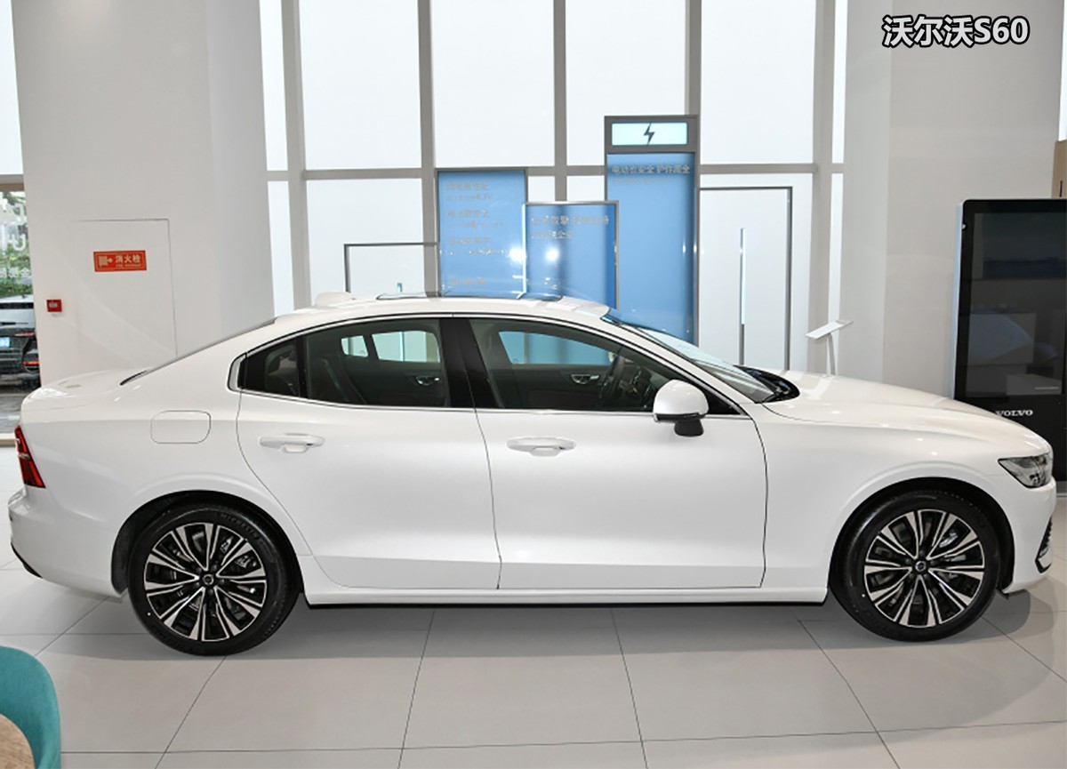 谁是更运动的豪华中级车?沃尔沃S60对比宝马3系