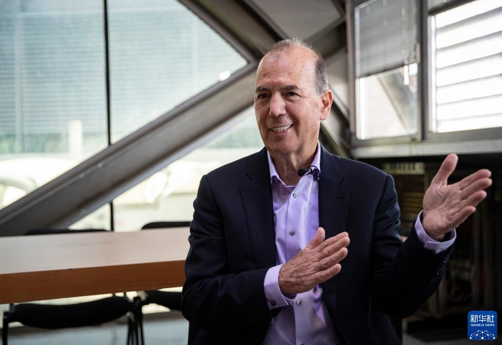 5月23日，在特拉维夫举办的第11届以色列智能交通展期间，以色列创新署主席阿米&middot;阿佩尔鲍姆接受新华社记者的专访。新华社记者 陈君清 摄