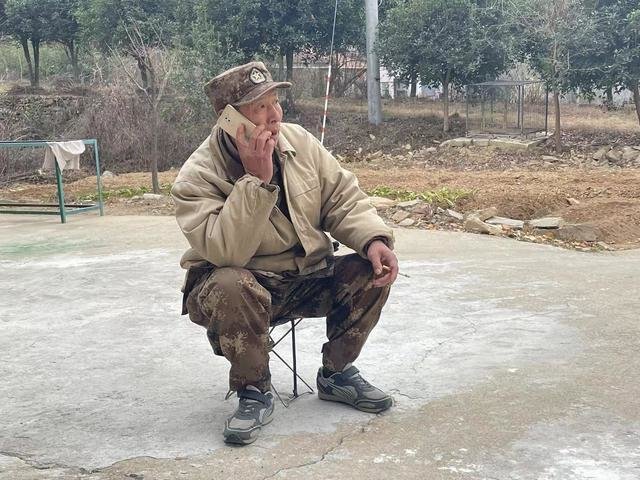 谌湘鄂头戴迷彩帽。 图/九派新闻记者 覃钰钰