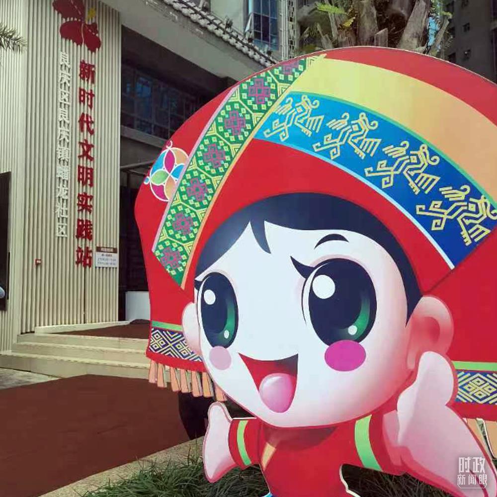 △蟠龙社区是一个多民族聚居社区。（总台央视记者钟锐拍摄）