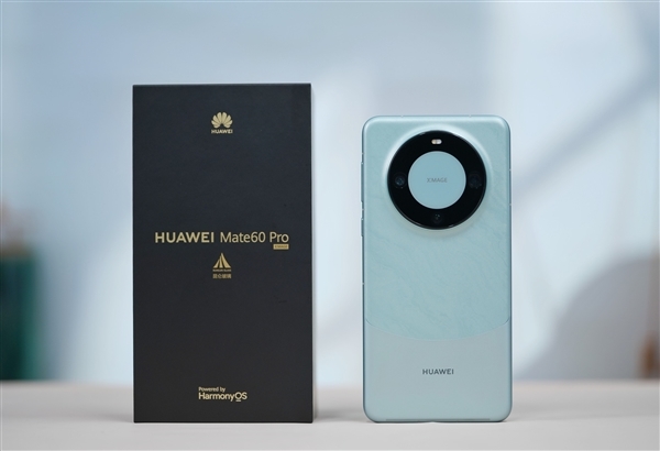 三挖孔前所未有!华为Mate 60 Pro雅川青图赏