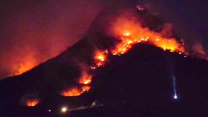 这是1月30日拍摄的火灾现场。新华社发(云南森林消防总队供图)