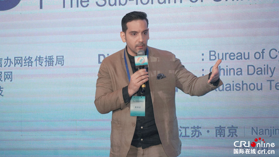 意大利博主罗密欧:爱上中国的过程好比花园探秘 想让世界了解真实的中国_fororder_罗密欧发言(logo)高1000