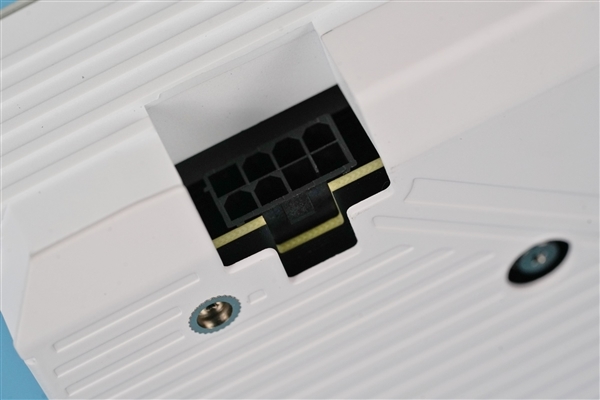 单风扇极简风!七彩虹iGame RTX 4060 Ti Mini OC 8GB显卡图赏